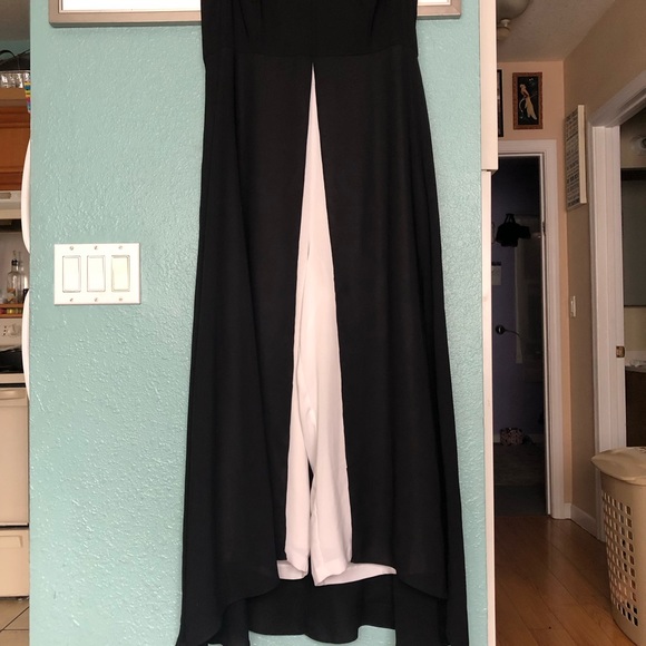 Beautiful jumpsuit, elegant….. size M- L ……..excellent condition….like new. - Picture 3 of 15